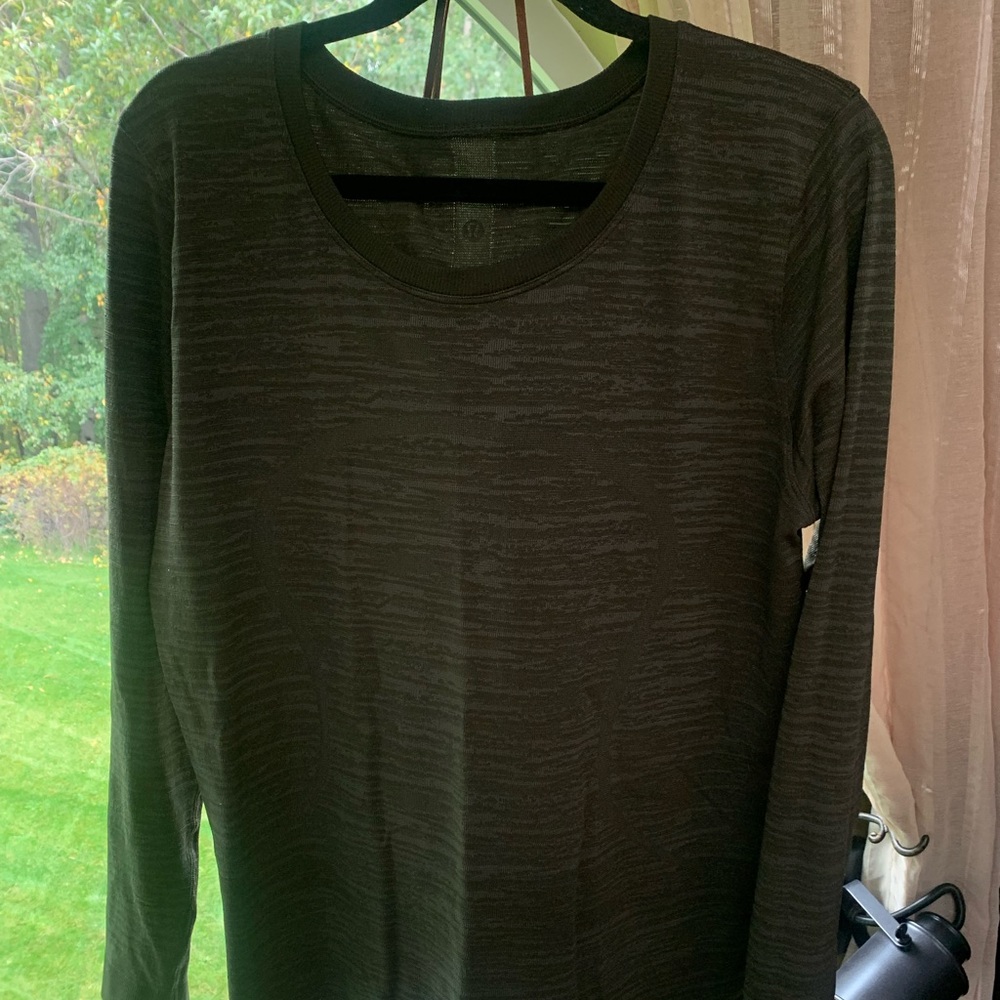 Lululemon relaxed running shirt